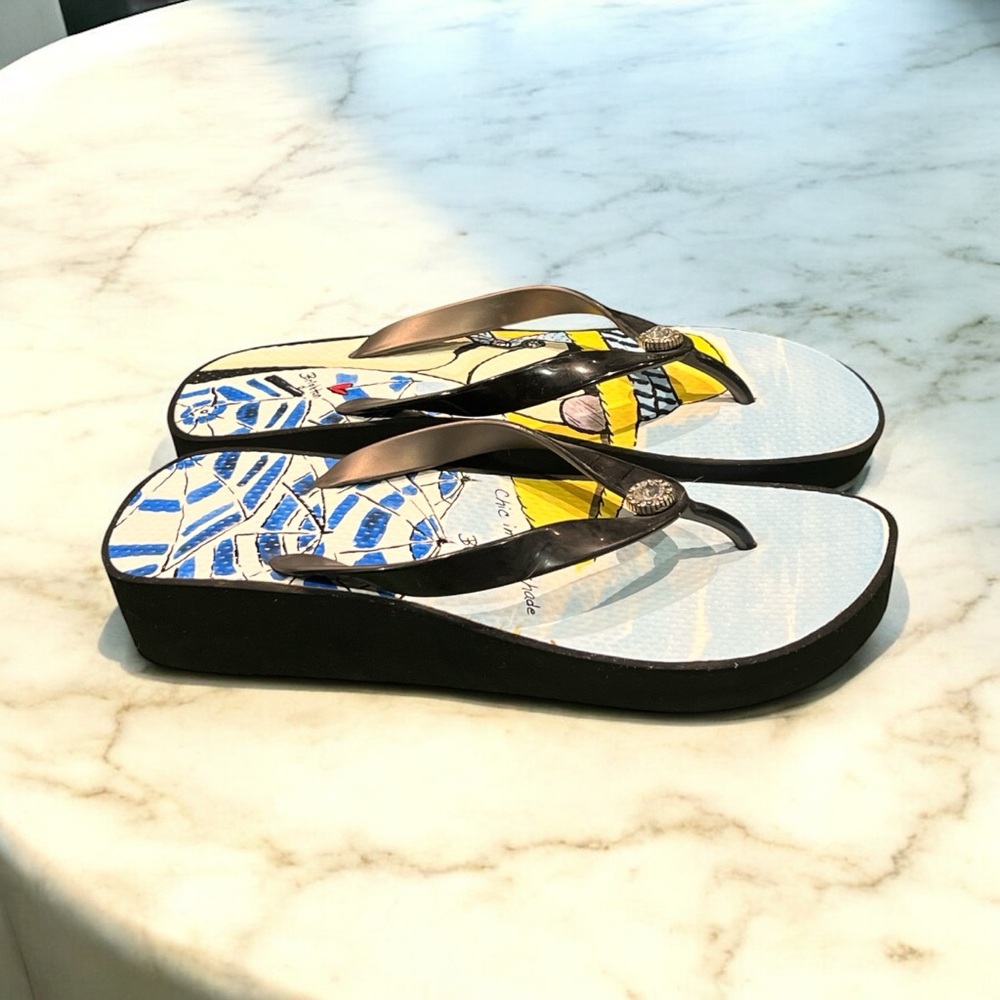 Brighton Resort Repor Stylish Flip Flops with Artistic Design
